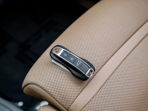 Used 2020 Porsche Cayenne image 57