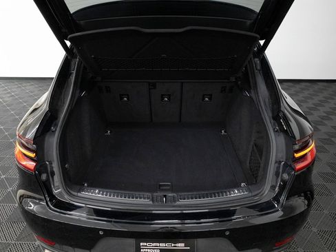 Certified 2018 Porsche Macan AWD/4WD image 31