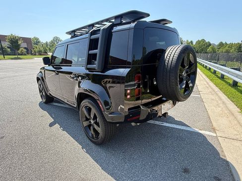 Used 2025 Land Rover Defender 110 X-Dynamic SE AWD/4WD image 5