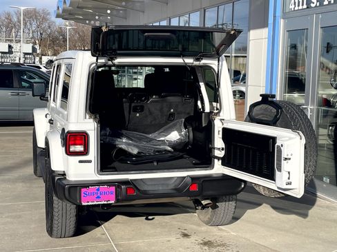 Used 2022 Jeep Wrangler Unlimited Sahara image 8