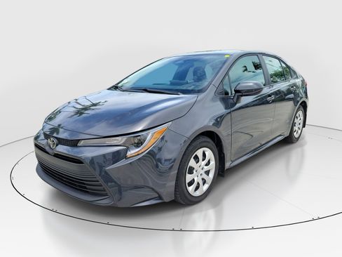 Certified 2025 Toyota Corolla LE FWD image 3