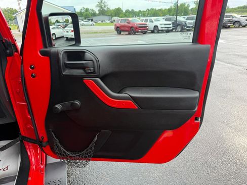 Used 2015 Jeep Wrangler Sport w/ Quick Order Package 23S AWD/4WD image 16