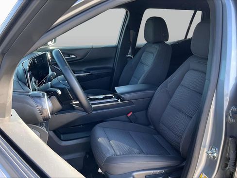 Used 2025 Chevrolet Equinox LT w/ Safety and Technology Package FWD image 8