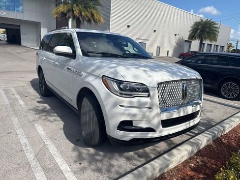 Used 2023 Lincoln Navigator Reserve w/ Monochromatic Package image 3