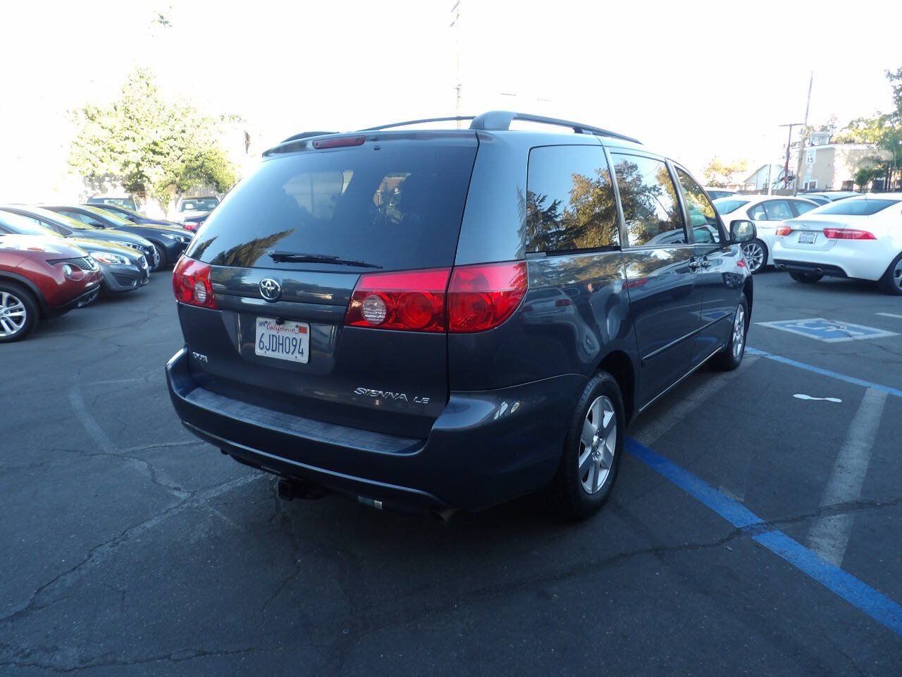 Used 2009 Toyota Sienna LE FWD image 3