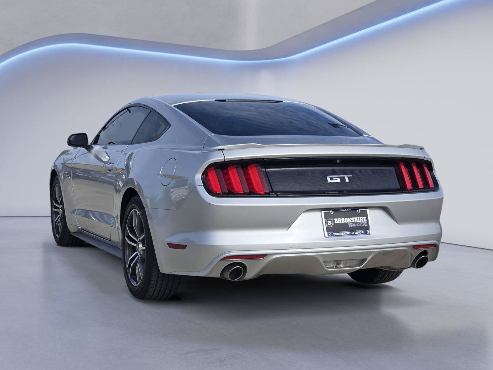 Used 2017 Ford Mustang GT RWD image 8