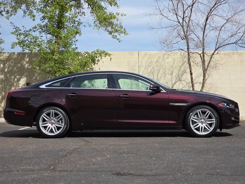 Used 2018 Jaguar XJ L Portfolio image 11