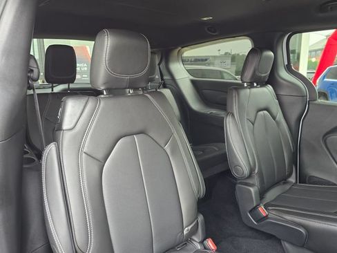 New 2027 Chrysler Pacifica Select FWD image 39