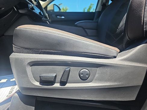 Used 2024 Nissan Pathfinder Platinum AWD/4WD image 15
