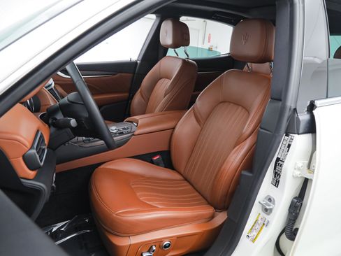 Certified 2022 Maserati Levante GT image 18