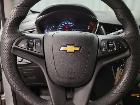 Used 2022 Chevrolet Trax LT FWD image 21