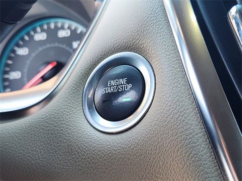 Used 2022 Chevrolet Traverse LS image 21