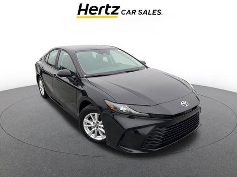 Used 2025 Toyota Camry LE image 1