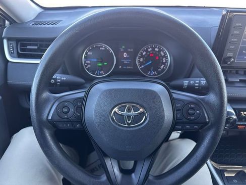 Used 2019 Toyota RAV4 LE image 18