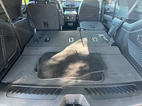 Used 2023 GMC Yukon SLT AWD/4WD image 19