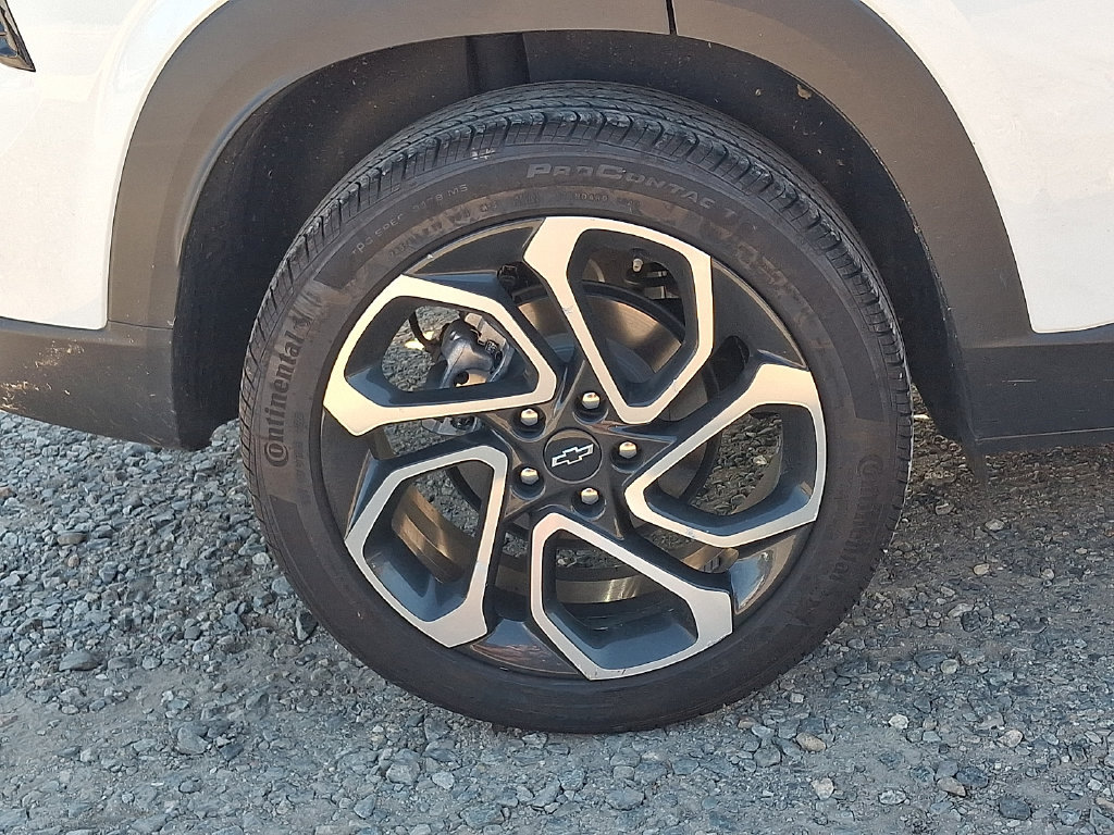 Used 2024 Chevrolet Trax RS w/ Sunroof Package FWD image 34