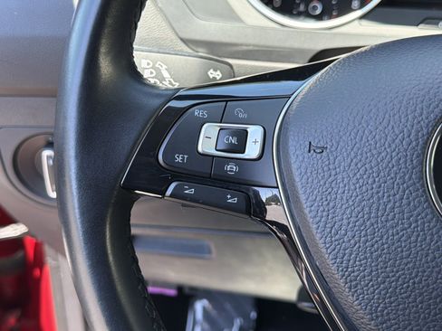 Used 2019 Volkswagen Tiguan SE FWD image 25