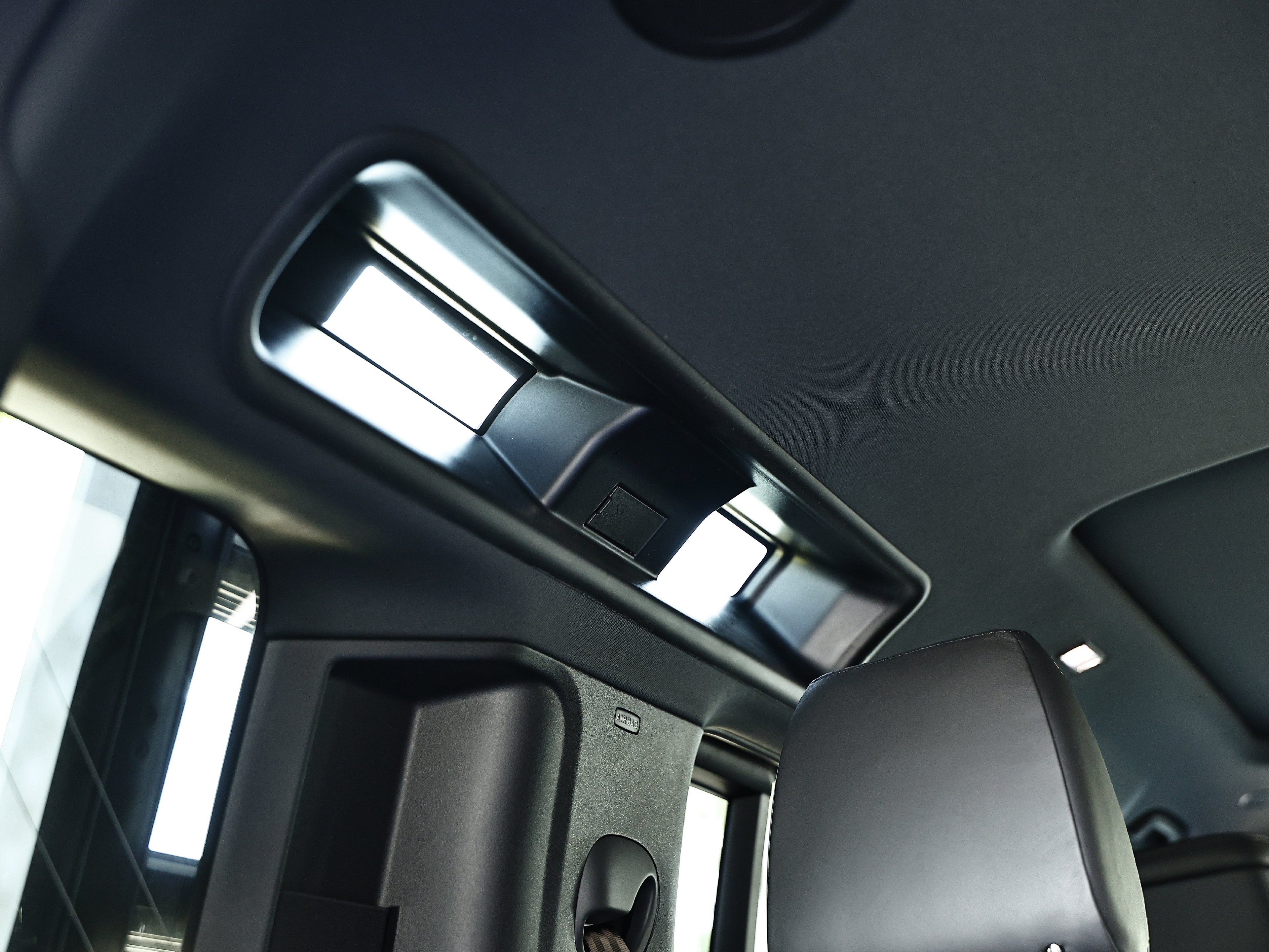 New 2026 Land Rover Defender 110 AWD/4WD image 39