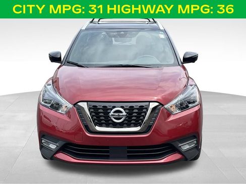 Used 2020 Nissan Kicks SR w/ Exterior Package FWD image 3