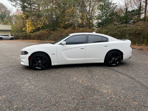 Used 2018 Dodge Charger R/T image 9