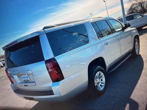 Used 2020 Chevrolet Suburban LT image 3