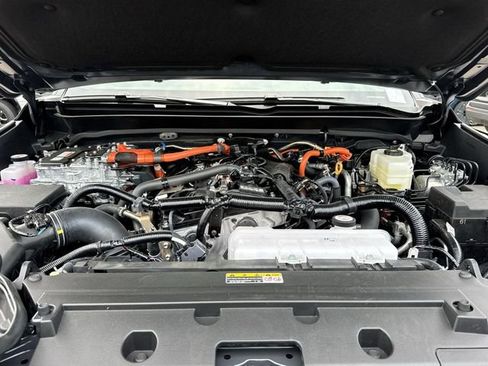 Used 2025 Toyota Tacoma Limited AWD/4WD image 23