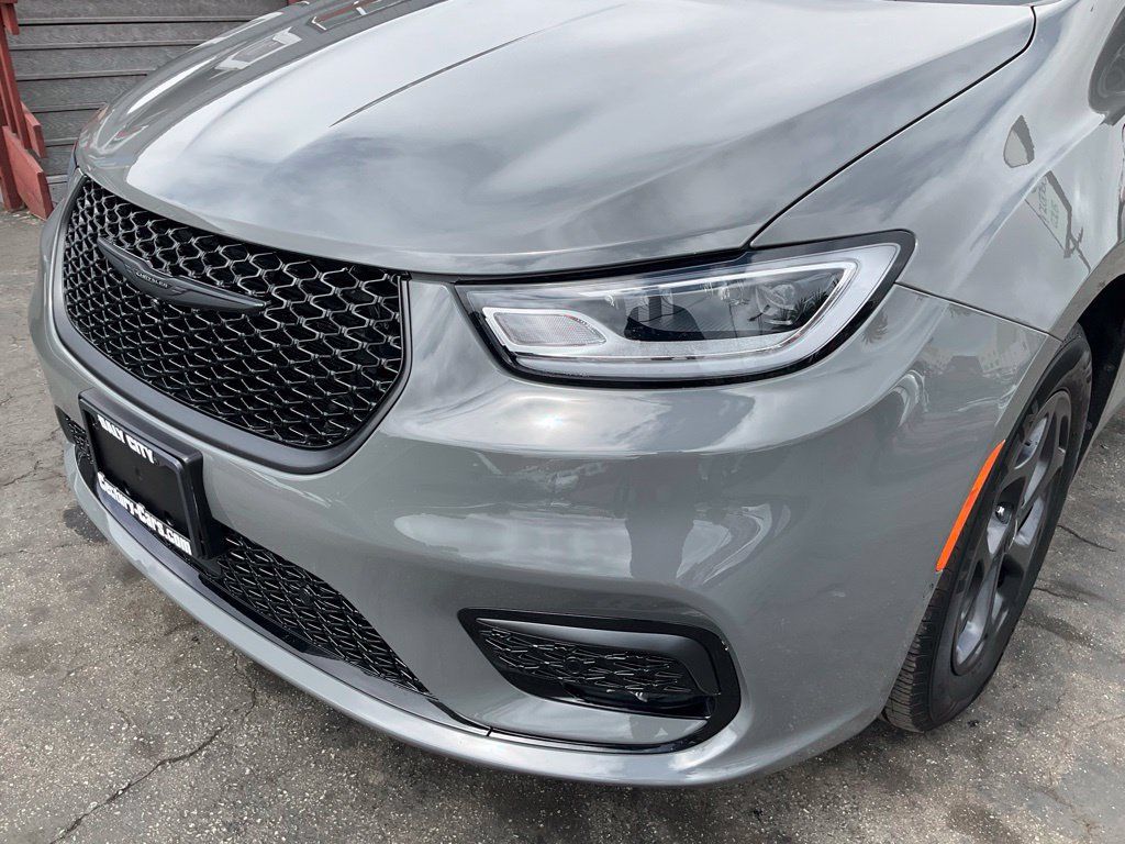 Used 2023 Chrysler Pacifica Limited w/ S Appearance Package FWD image 88