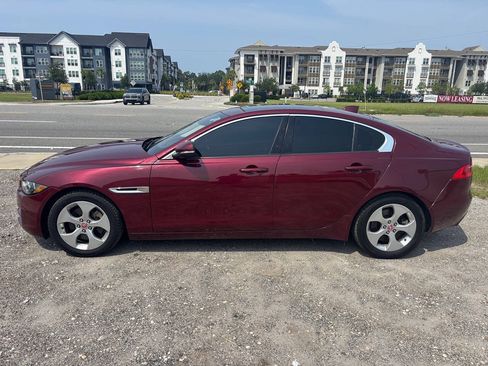 Used 2017 Jaguar XE RWD image 5