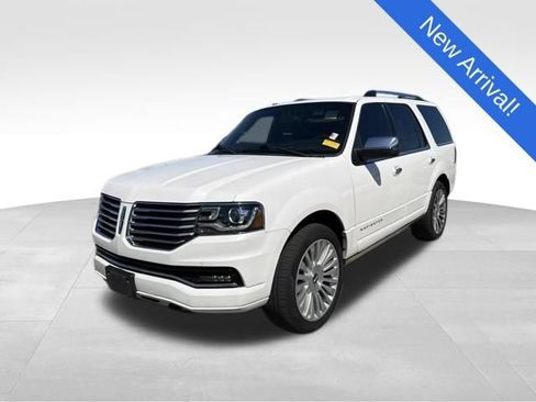 Used 2016 Lincoln Navigator Reserve AWD/4WD image 3