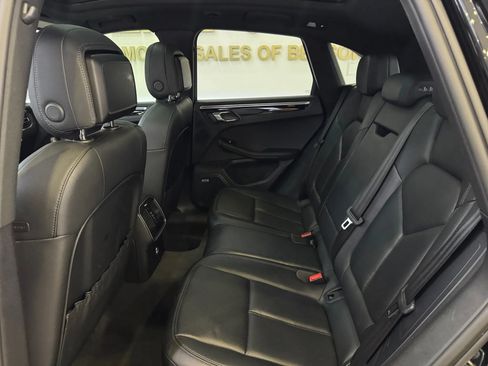 Used 2021 Porsche Macan AWD/4WD image 24