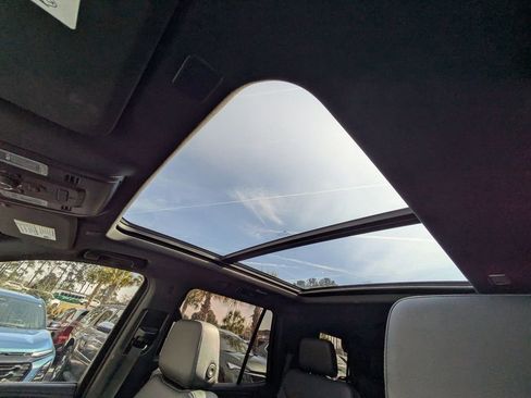 Used 2022 Chevrolet Tahoe Z71 w/ Luxury Package image 22