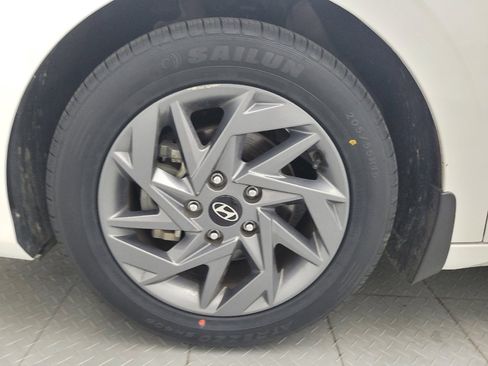 Used 2024 Hyundai Elantra SEL FWD image 31