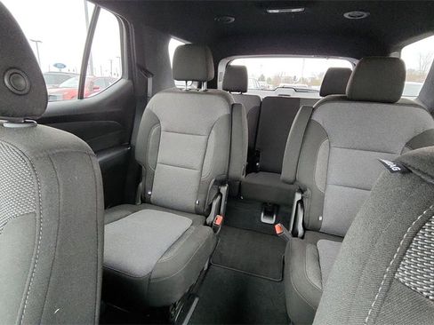 Used 2023 Chevrolet Traverse LT image 12