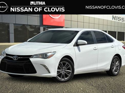 Used 2015 Toyota Camry SE FWD image 1