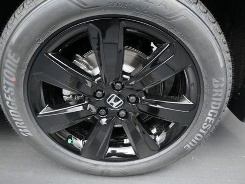 Used 2025 Honda Pilot Black Edition image 16