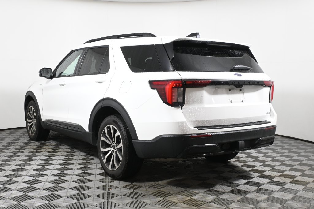 Used 2025 Ford Explorer ST-Line AWD/4WD image 9