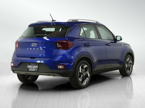 Used 2023 Hyundai Venue Limited image 5