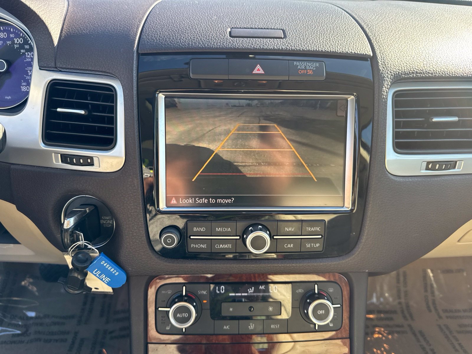 Used 2012 Volkswagen Touareg TDI AWD/4WD image 23