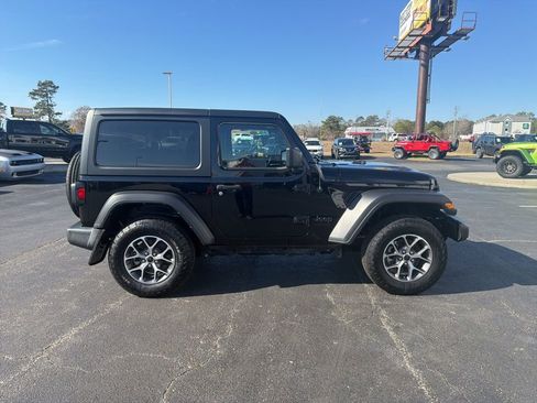 Certified 2022 Jeep Wrangler Willys image 9