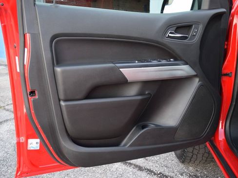 Used 2020 Chevrolet Colorado LT RWD image 35