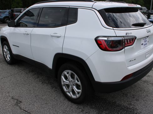 Used 2024 Jeep Compass Latitude AWD/4WD image 8