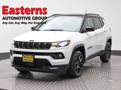 Used 2023 Jeep Compass Latitude w/ Convenience Group AWD/4WD image 1