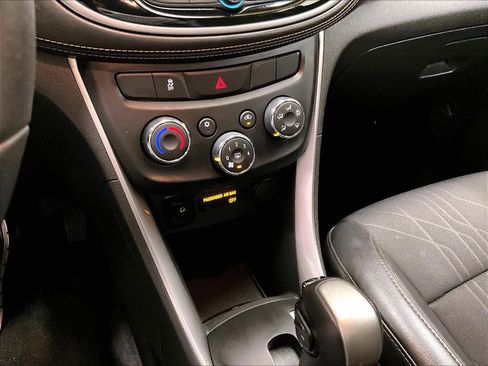 Used 2018 Chevrolet Trax LT w/ LT Convenience Package image 25