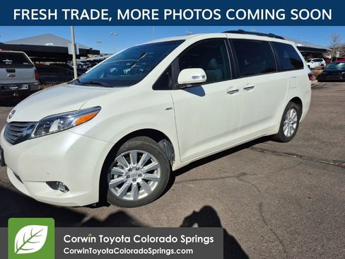 Used 2017 Toyota Sienna Limited image 2