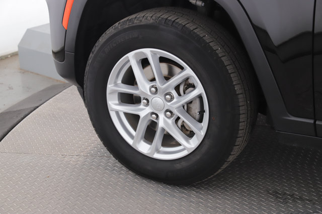 Used 2025 Jeep Grand Cherokee Laredo X AWD/4WD image 13