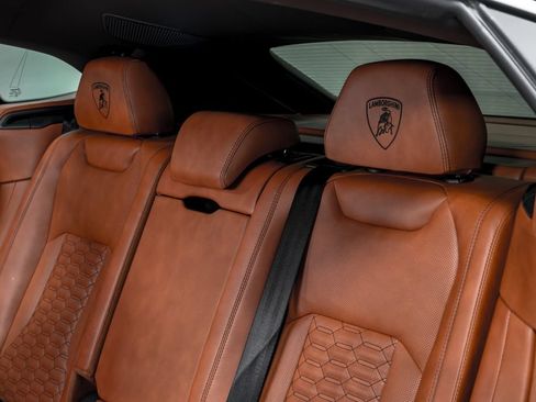 Used 2022 Lamborghini Urus AWD/4WD image 31