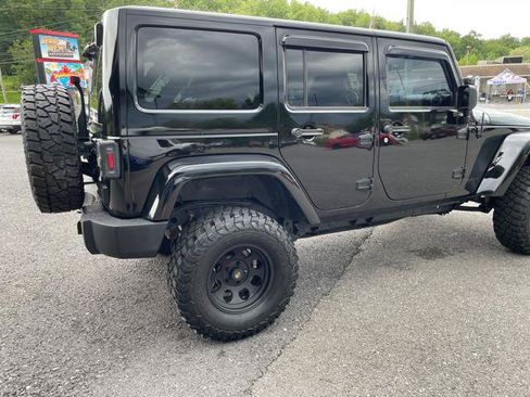 Used 2015 Jeep Wrangler Unlimited Sahara AWD/4WD image 8