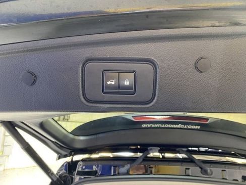 Used 2024 Nissan Pathfinder SL AWD/4WD image 32