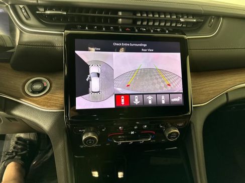 Used 2023 Jeep Grand Cherokee Summit AWD/4WD image 33