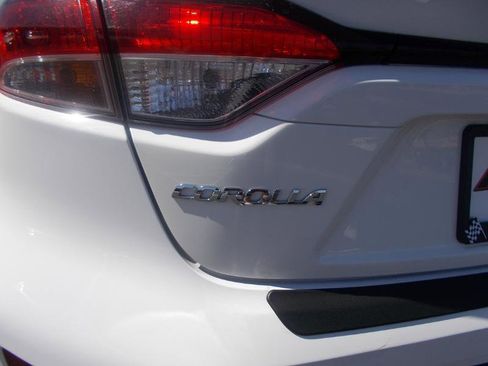 Used 2021 Toyota Corolla LE w/ Carpet Mat Package (TMS) image 10